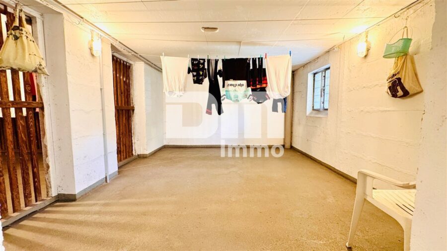 (R)eserviert!Umfangreich sanierte 4-Zimmerwohnung im EG mit Balkon - Trockenraum 2 von 7 Gemeinschaft